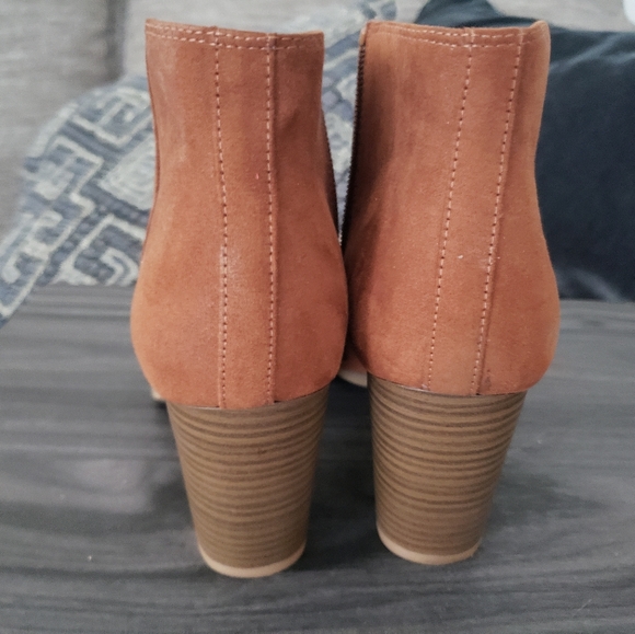 Old Navy Shoes - Picture 3 of 12